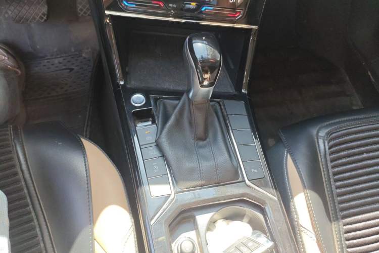 Used Volkswagen Passat 2022 330TSI Elite Edition Gear Lever