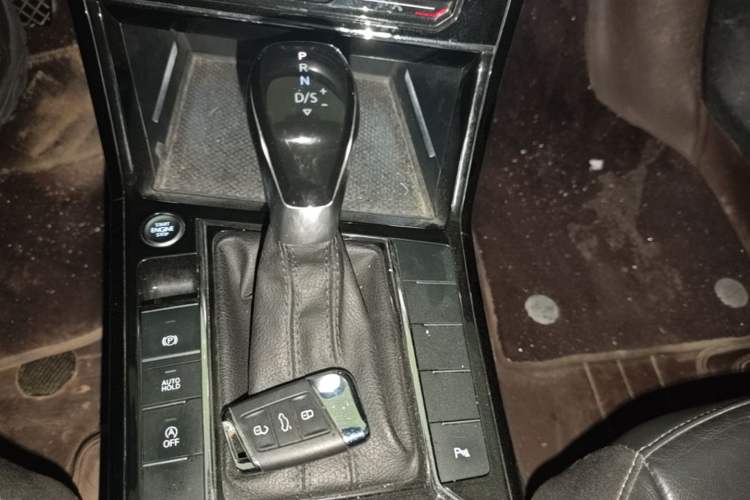 Used Volkswagen Passat 2022 330TSI Elite Edition Gear Lever
