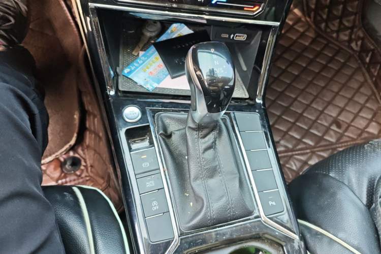 Used Volkswagen Passat 2022 330TSI Starry Elite Edition Gear Lever