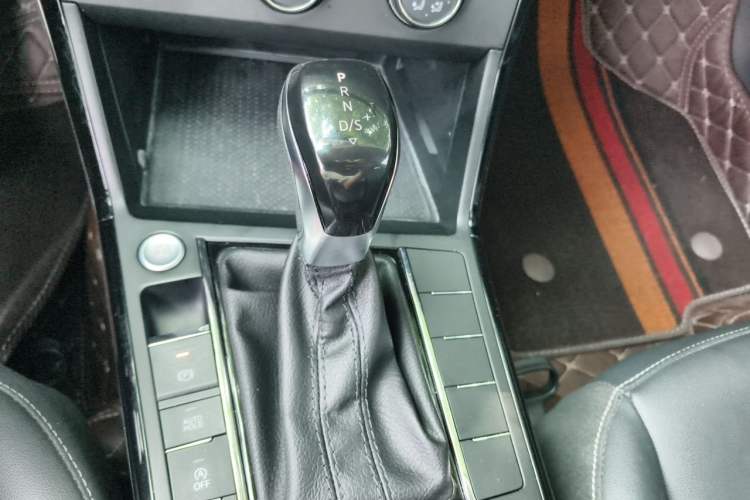 Used Volkswagen Passat 2022 280TSI Business Edition Gear Lever