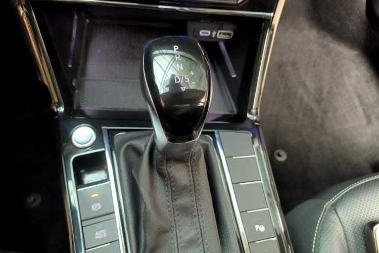 Used Volkswagen Passat 2022 330TSI Luxury Edition Gear Lever