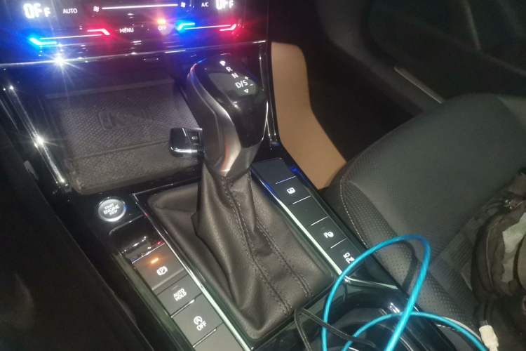 Used Volkswagen Passat 2022 330TSI Luxury Edition Gear Lever