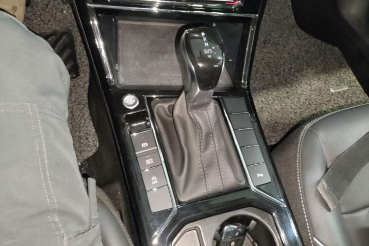 Used Volkswagen Passat 2022 330TSI Elite Edition Gear Lever