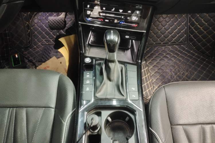 Used Volkswagen Passat 2022 330TSI Luxury Edition Gear Lever