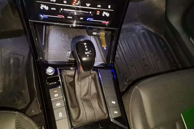 Used Volkswagen Passat 2022 330TSI Luxury Edition Gear Lever