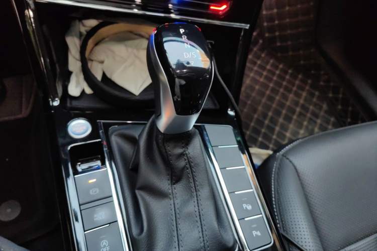 Used Volkswagen Passat 2022 330TSI Starry Luxury Edition Gear Lever