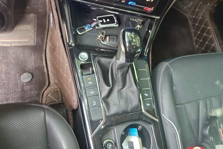 Used Volkswagen Passat 2022 330TSI Luxury Edition Gear Lever