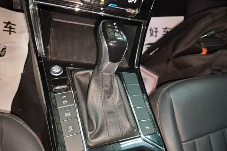 Used Volkswagen Passat 2022 330TSI Starry Elite Edition Gear Lever