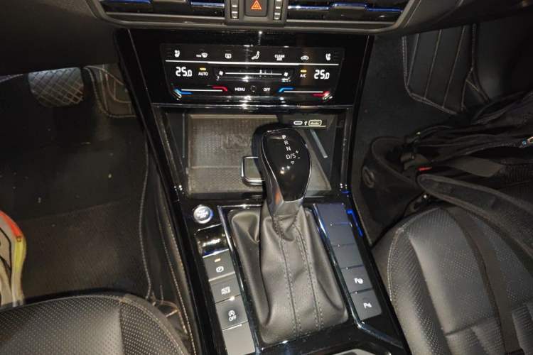 Used Volkswagen Passat 2022 330TSI Luxury Edition Gear Lever