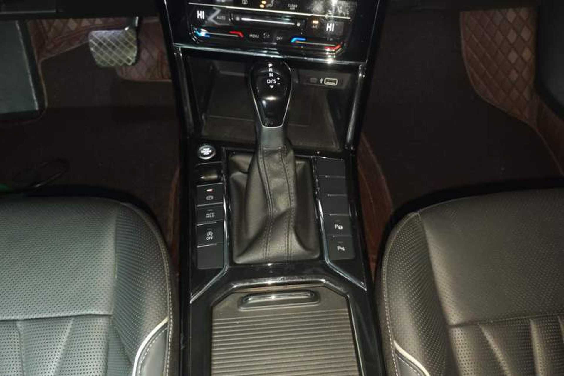 Used Volkswagen Passat 2022 330TSI Starry Luxury Edition – Exclusive Special Edition Gear Lever