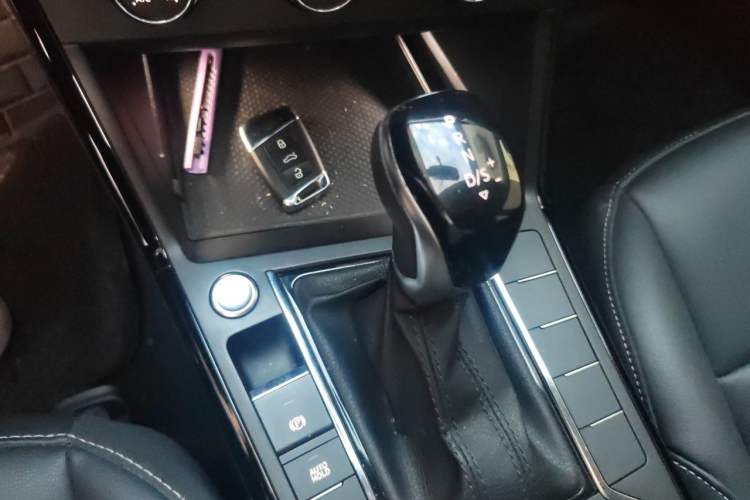 Used Volkswagen Passat 2022 280TSI Business Edition Gear Lever