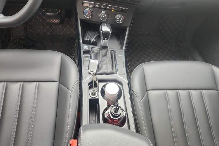 Used Volkswagen Passat 2022 280TSI Business Edition Gear Lever