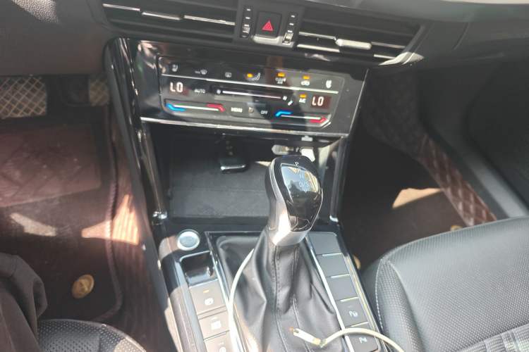 Used Volkswagen Passat 2022 330TSI Starry Luxury Edition Gear Lever