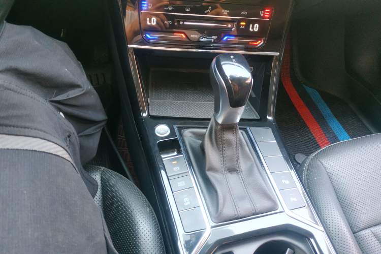 Used Volkswagen Passat 2022 330TSI Luxury Edition Custom Version Gear Lever