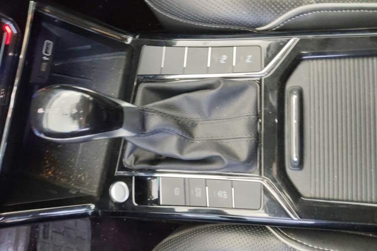 Used Volkswagen Passat 2022 330TSI Luxury Edition Gear Lever