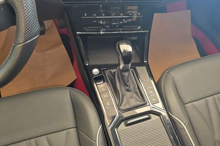 Used Volkswagen Passat 2022 330TSI Starry Luxury Edition Gear Lever