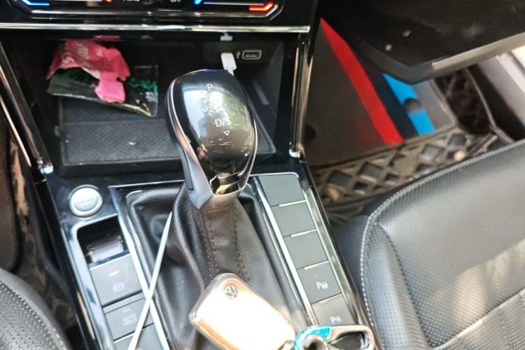 Used Volkswagen Passat 2022 330TSI Starry Luxury Edition Gear Lever