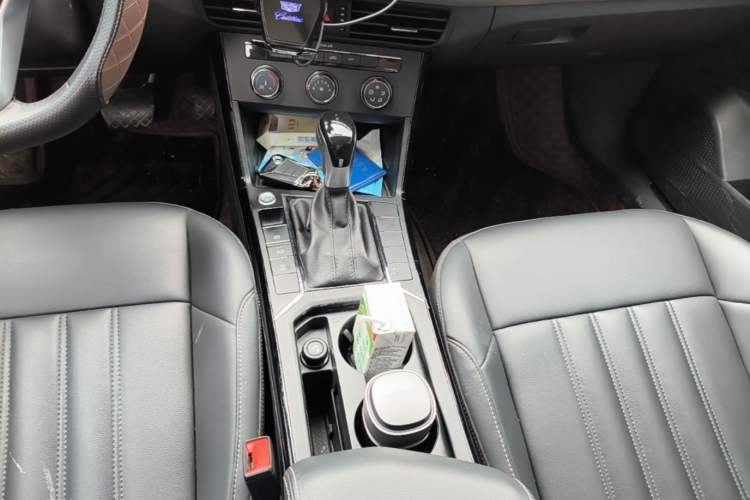 Used Volkswagen Passat 2022 280TSI Business Edition Gear Lever