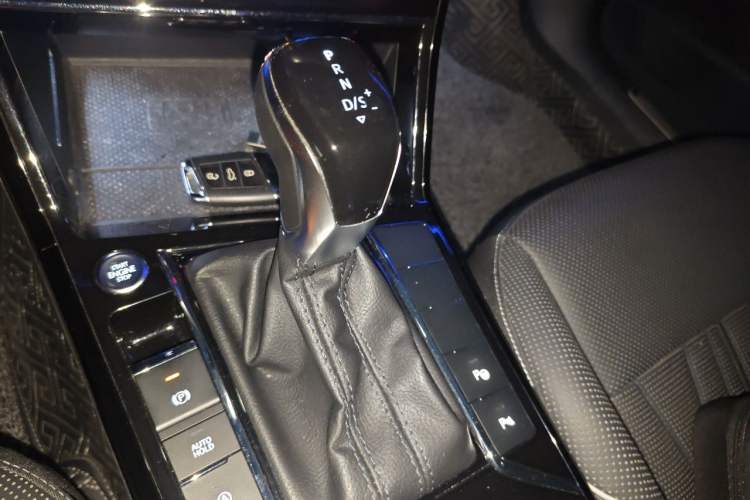 Used Volkswagen Passat 2022 330TSI Luxury Edition Gear Lever