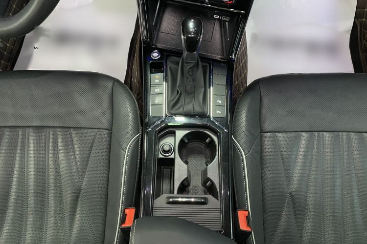Used Volkswagen Passat 2022 330TSI Luxury Edition Gear Lever