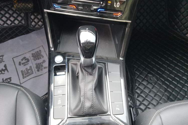 Used Volkswagen Passat 2022 330TSI Elite Edition Gear Lever