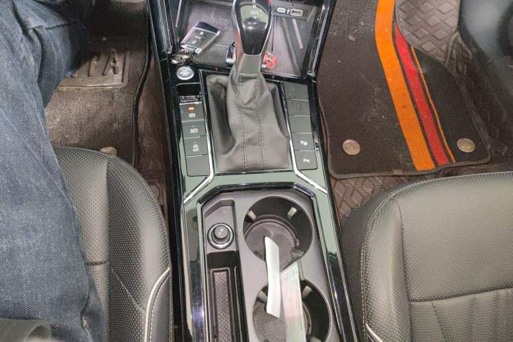 Used Volkswagen Passat 2022 330TSI Luxury Edition Gear Lever