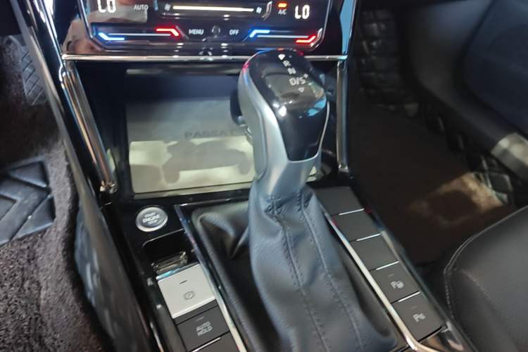 Used Volkswagen Passat 2022 330TSI Luxury Edition Gear Lever