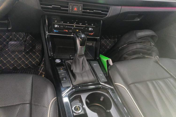 Used Volkswagen Passat 2022 330TSI Starry Luxury Edition Gear Lever