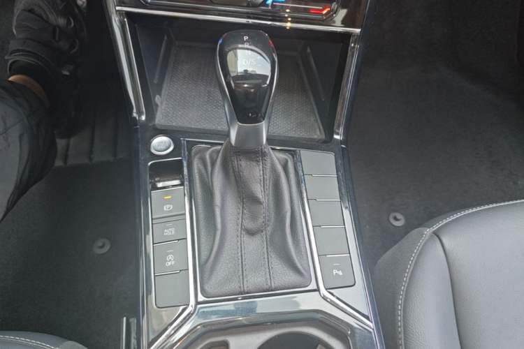 Used Volkswagen Passat 2022 330TSI Elite Edition Gear Lever