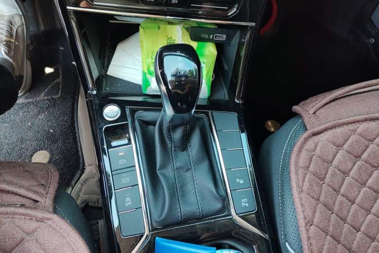 Used Volkswagen Passat 2022 330TSI Luxury Edition Gear Lever