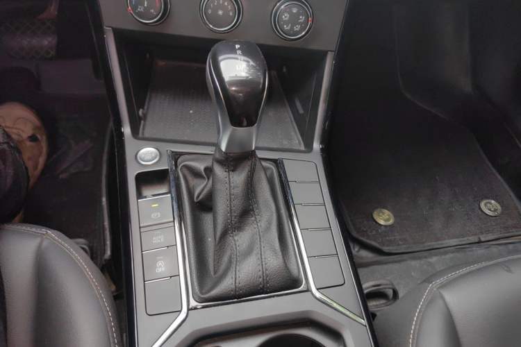 Used Volkswagen Passat 2022 280TSI Business Edition Gear Lever