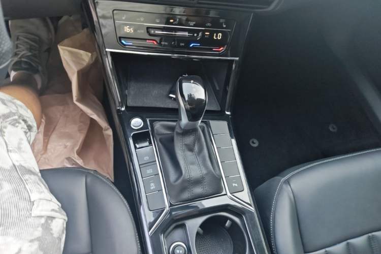 Used Volkswagen Passat 2022 280TSI Elite Edition Gear Lever