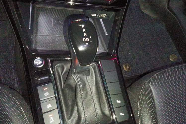 Used Volkswagen Passat 2022 330TSI Starry Luxury Edition Gear Lever