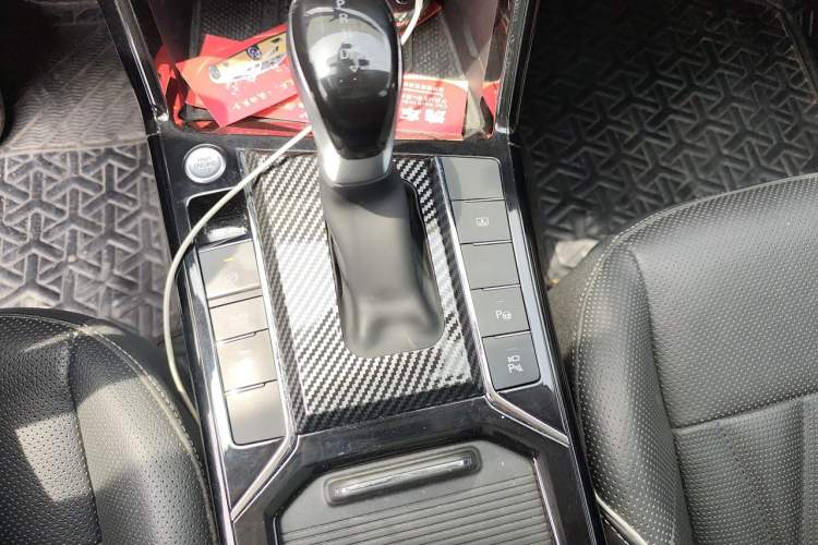 Used Volkswagen Passat 2022 330TSI Luxury Edition Gear Lever
