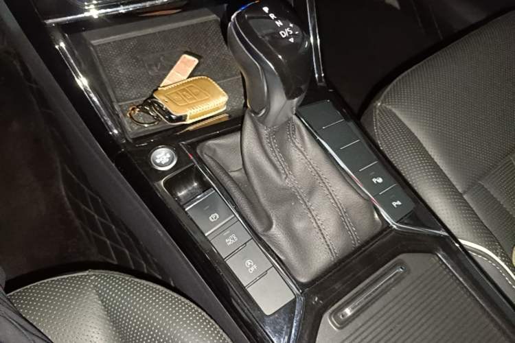 Used Volkswagen Passat 2022 330TSI Starry Luxury Edition Gear Lever