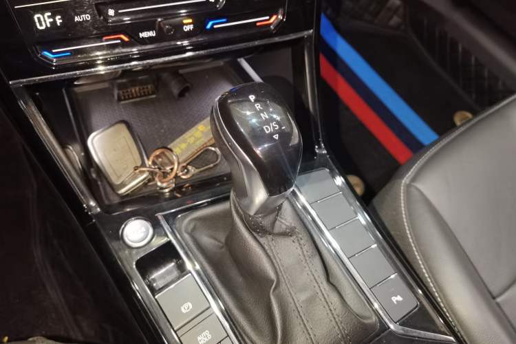Used Volkswagen Passat 2022 330TSI Starry Elite Edition Gear Lever