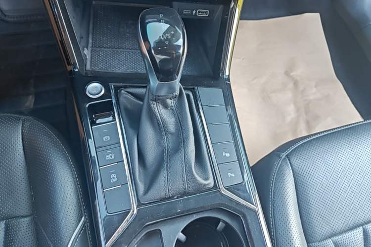 Used Volkswagen Passat 2022 330TSI Starry Luxury Edition Gear Lever