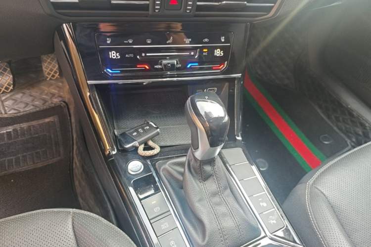 Used Volkswagen Passat 2022 330TSI Luxury Edition Gear Lever