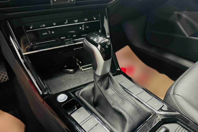 Used Volkswagen Passat 2022 330TSI Elite Edition Gear Lever