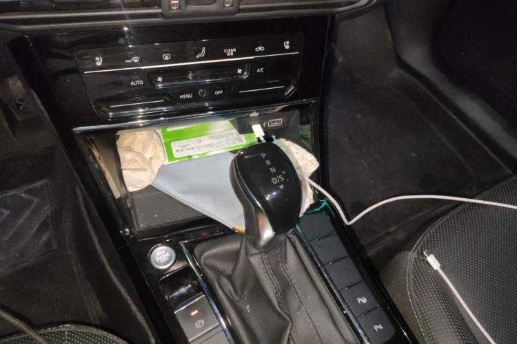 Used Volkswagen Passat 2022 330TSI Luxury Edition Gear Lever