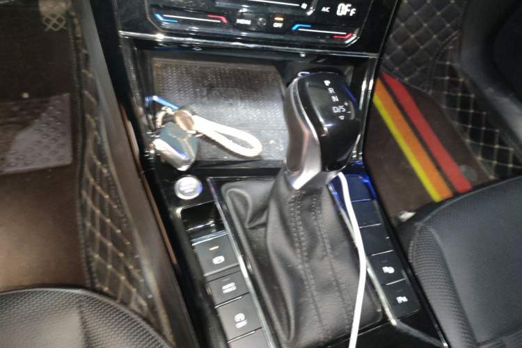 Used Volkswagen Passat 2022 330TSI Starry Luxury Edition Gear Lever