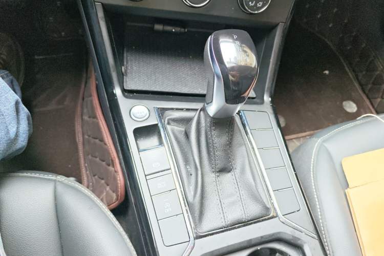 Used Volkswagen Passat 2022 280TSI Business Edition Gear Lever