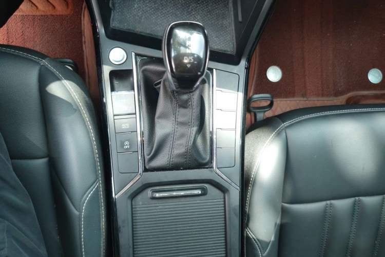 Used Volkswagen Passat 2022 280TSI Business Edition Gear Lever