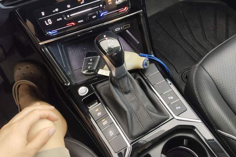 Used Volkswagen Passat 2022 330TSI Luxury Edition Gear Lever