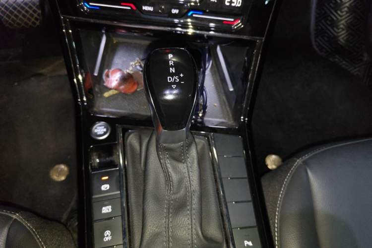Used Volkswagen Passat 2022 330TSI Starry Elite Edition Gear Lever