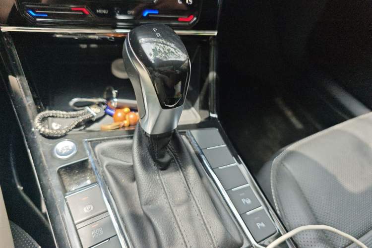 Used Volkswagen Passat 2022 330TSI Luxury Edition Gear Lever