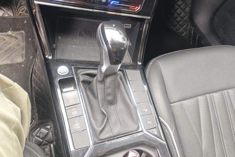 Used Volkswagen Passat 2022 330TSI Luxury Edition Gear Lever