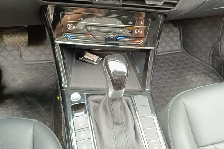 Used Volkswagen Passat 2022 330TSI Starry Elite Edition Gear Lever
