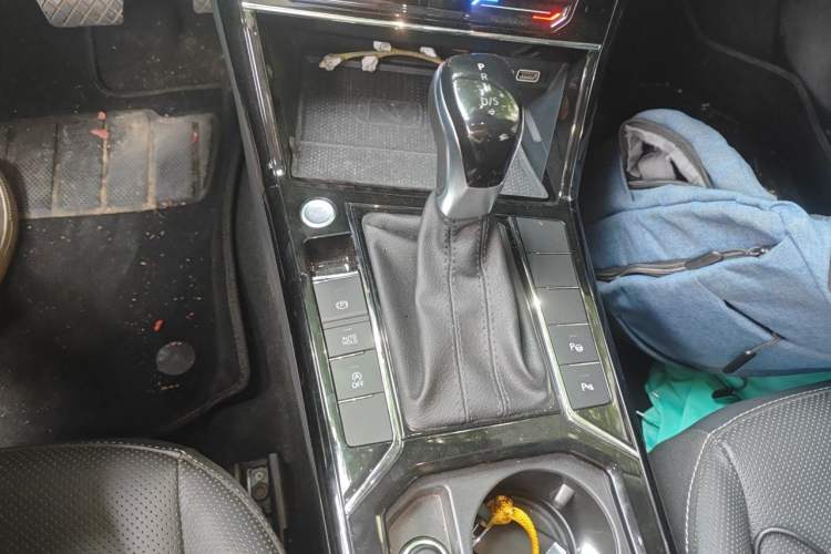 Used Volkswagen Passat 2022 330TSI Luxury Edition Gear Lever