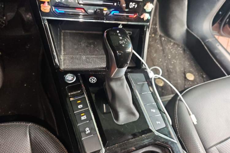Used Volkswagen Passat 2022 330TSI Luxury Edition Gear Lever